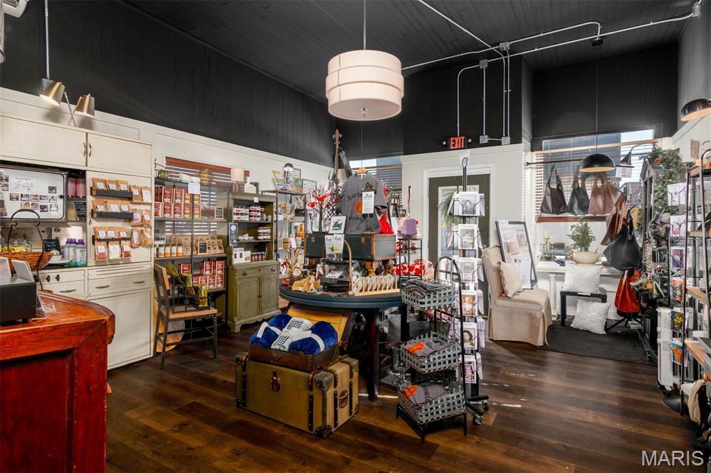 Highland - Commercial Sale