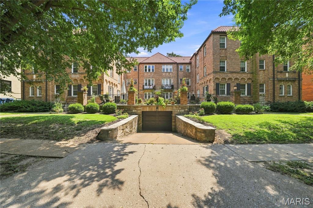 Cromwell Condo - Residential
