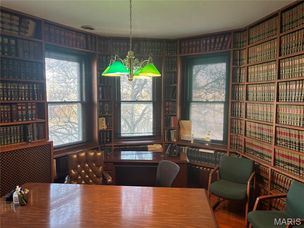 Middle Carlyle - Commercial Sale
