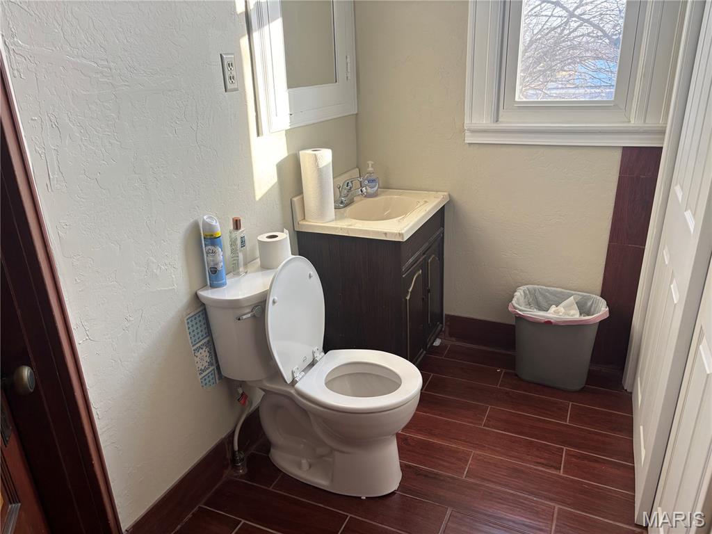 Middle Carlyle - Commercial Sale