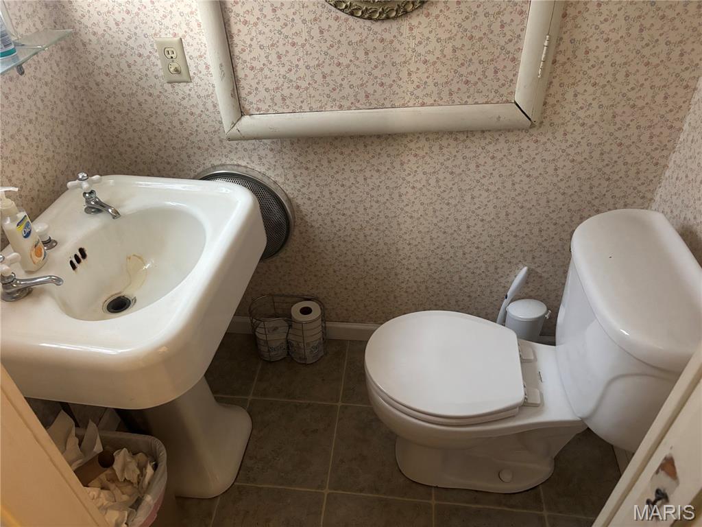 Middle Carlyle - Commercial Sale