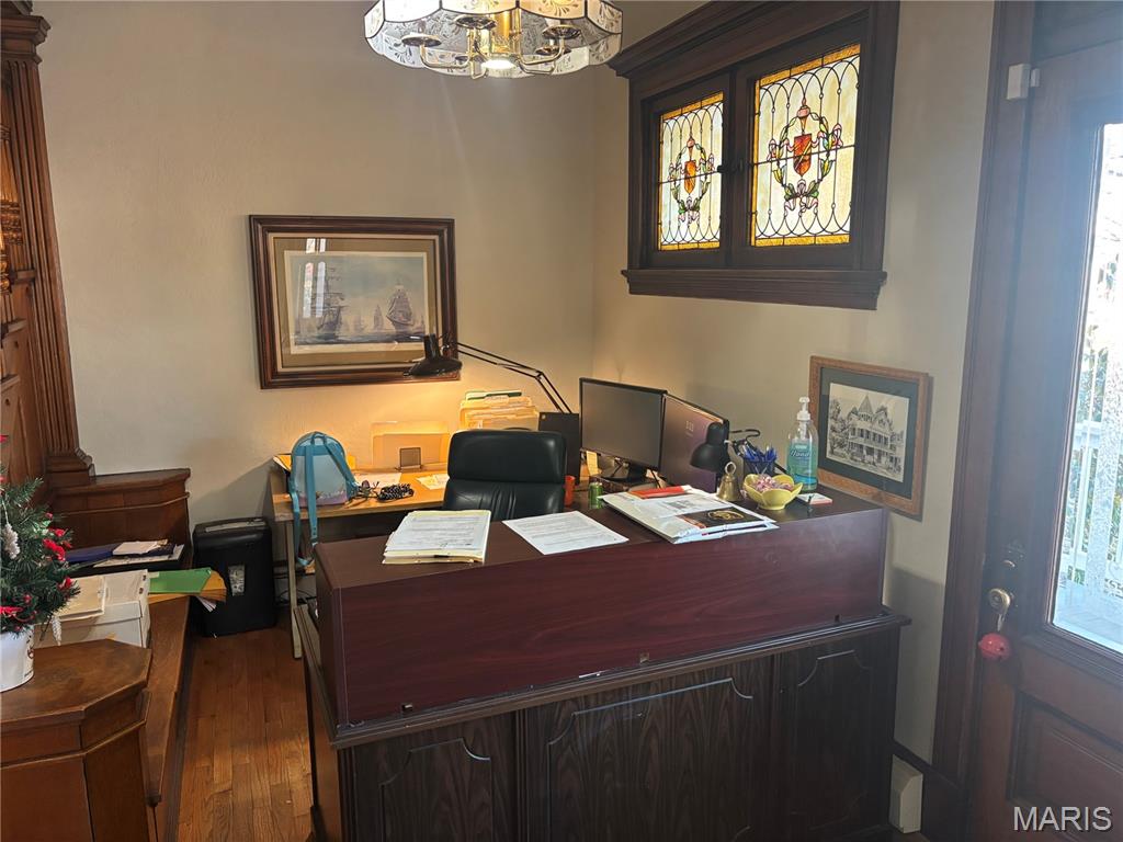 Middle Carlyle - Commercial Sale