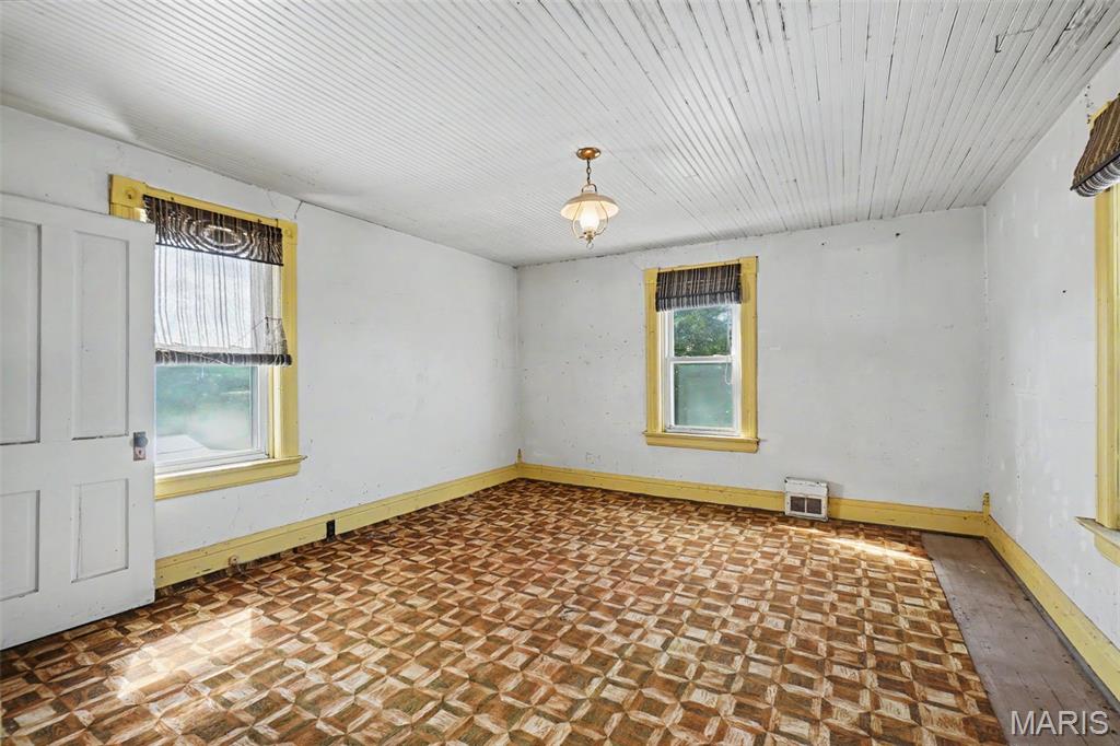 NEW HAVEN - Farm