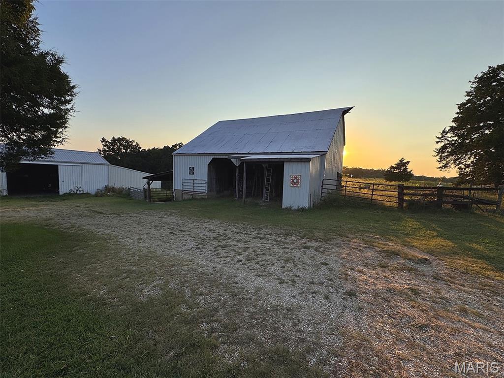 NEW HAVEN - Farm
