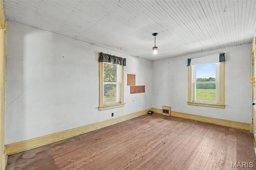 NEW HAVEN - Farm