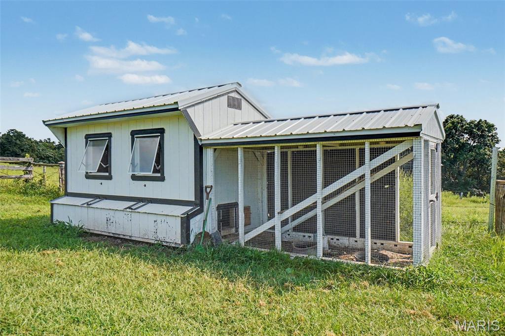 NEW HAVEN - Farm
