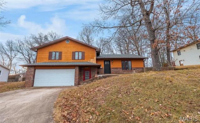 613 Royal Road is a perfect find for a starter home/ investment property in the Waynesville School District. The best of both worlds, the home sits on a connected and convenient city lot, yet it also sits nestled back on a dead end street for comfort and privacy. Pulling into the house... you'll find a useful tri-level floor plan with a two car garage. The lower level has an entryway off the garage, an additional living area and the laundry room. The main floor has a spacious open concept kitchen, living and dining room with a walkout sliding glass door to the private backyard. The upstairs has the three bedrooms including the master suite and the full guest bathroom as well. Priced to sell, this home will check all of the blocks you're looking for while not breaking the bank! Showings available on or before 18 September! Not available to close until at least 15 NOV 2026.