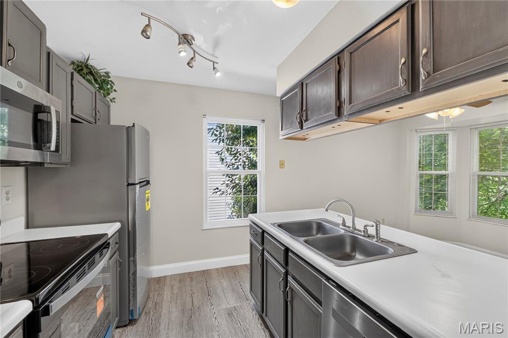 Stone Ridge Estate Condos - Residential