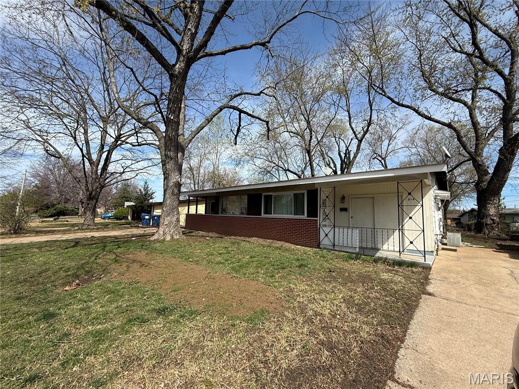 Excellent duplex investment opportunity in Florissant! One side is vacant and ready for an owner-occupant or new tenant, while the occupied unit provides immediate cash flow with a long-term tenant currently paying $850/month below market rent. Convenient location near shopping, schools, parks, and major highways. Great value-add potential for investors or house hackers alike!