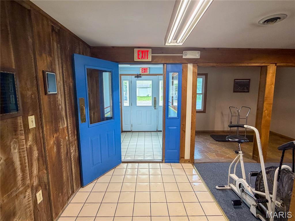 Lakeside - Commercial Sale