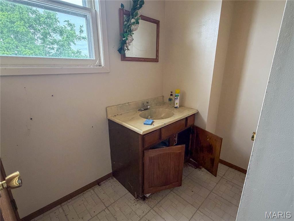 Lakeside - Commercial Sale