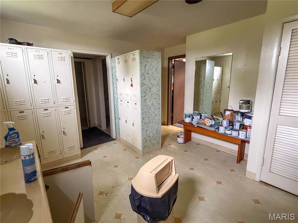 Lakeside - Commercial Sale