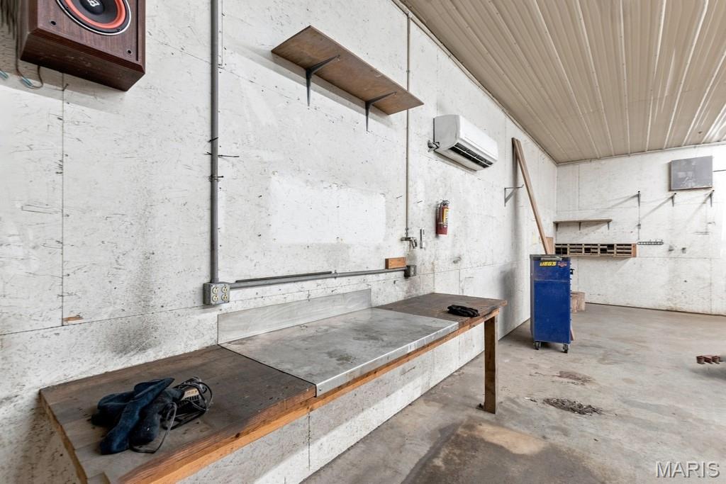 n/a - Commercial Sale