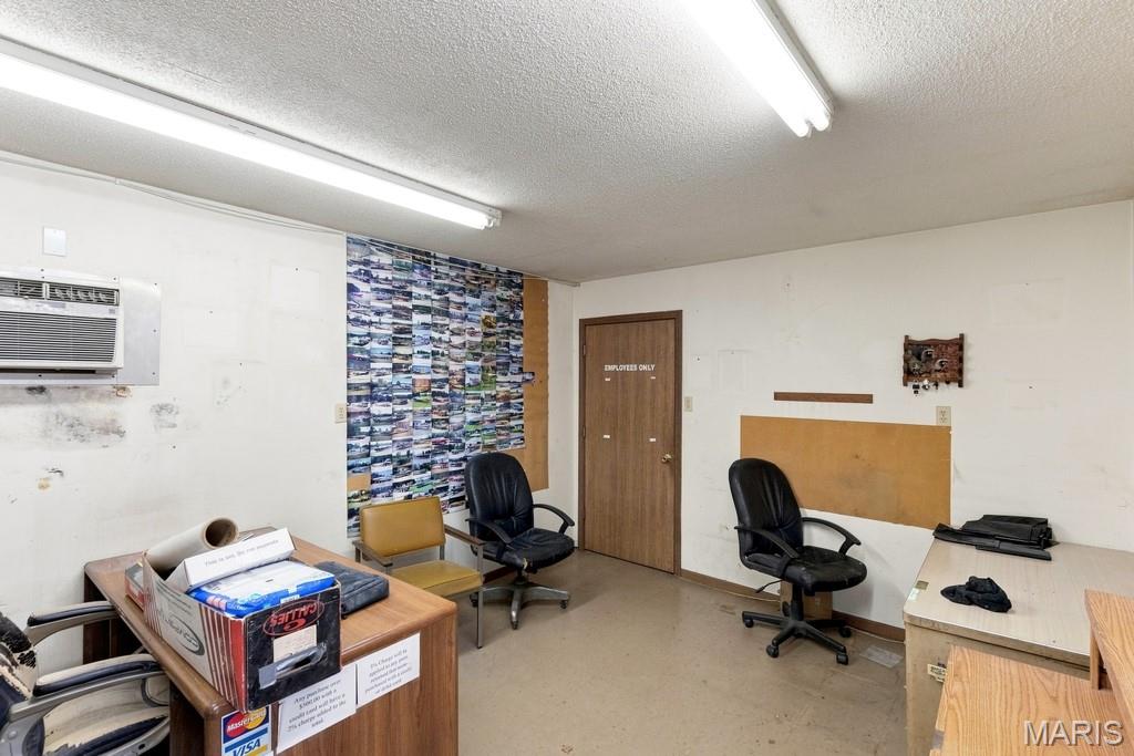 n/a - Commercial Sale