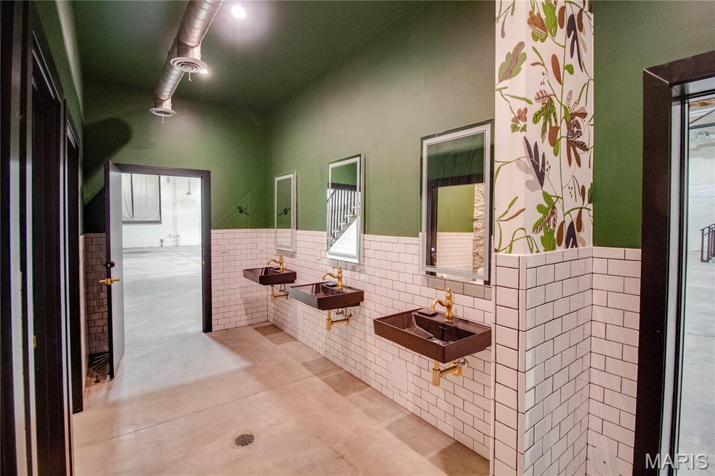 Inpenitentiary - Commercial Lease