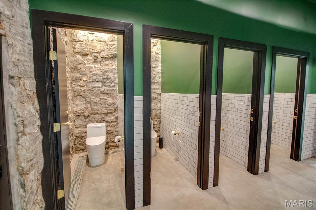 Inpenitentiary - Commercial Lease