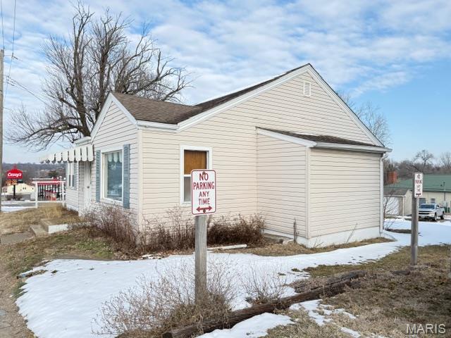 Property is being sold AS IS.  Great investment property to flip or remodel for future leasing.  Some of the specifics are unknown as this is a foreclosure property.
