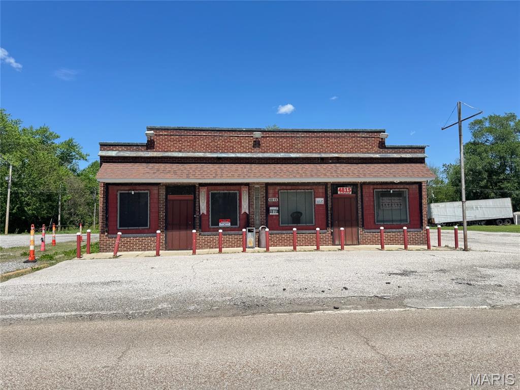 This well-positioned property, formerly operated as a restaurant, offers exceptional potential for a wide range of business ventures. With its spacious layout and adaptable design, the building can be transformed into a bar, tavern, lounge, convenience store, daycare center, or numerous other commercial uses.

The building is equipped with two restrooms, dedicated office space, a full kitchen, and thoughtfully divided interior areas, allowing for flexible configurations to suit a variety of business needs.

In addition to the main structure, the sale includes two additional parcels, providing a large parking area that enhances accessibility and convenience for customers and staff alike. The property’s prime location near the highway and public transportation ensures excellent visibility and easy access, making it an ideal investment for entrepreneurs looking to bring their vision to life.

Whether you’re seeking to revive the community roots or reimagine the space entirely, this versatile property presents endless opportunities in a highly accessible area.