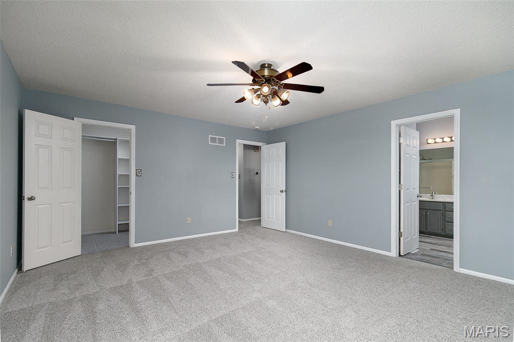 Country Crossing Manor - Residential