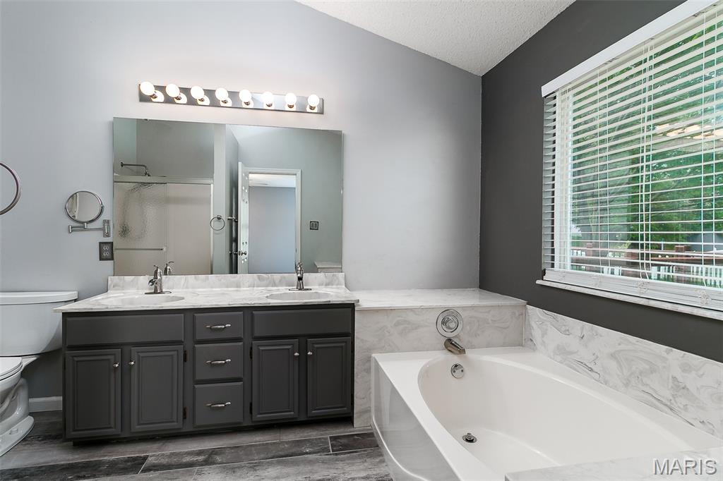 Country Crossing Manor - Residential