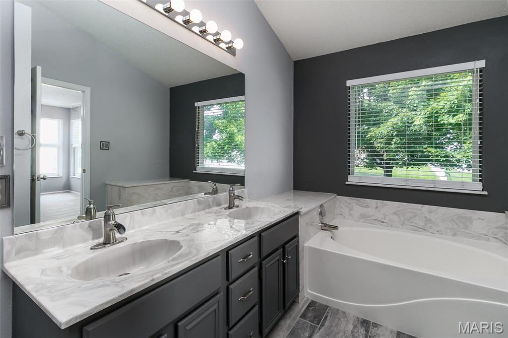 Country Crossing Manor - Residential