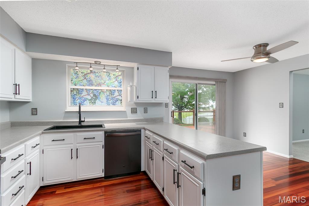 Country Crossing Manor - Residential