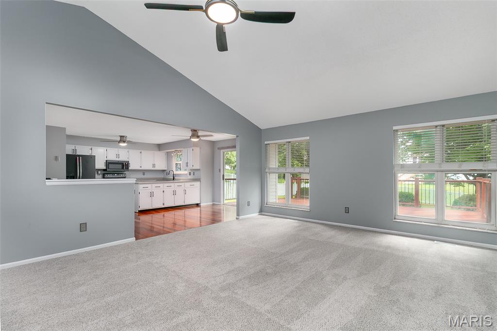 Country Crossing Manor - Residential