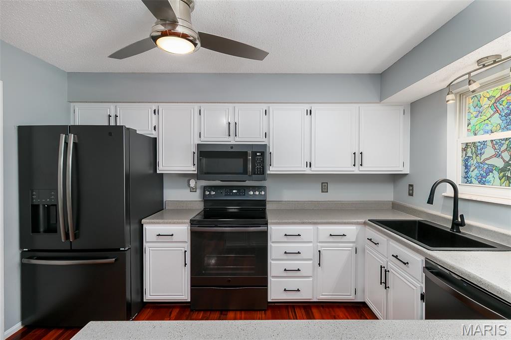 Country Crossing Manor - Residential
