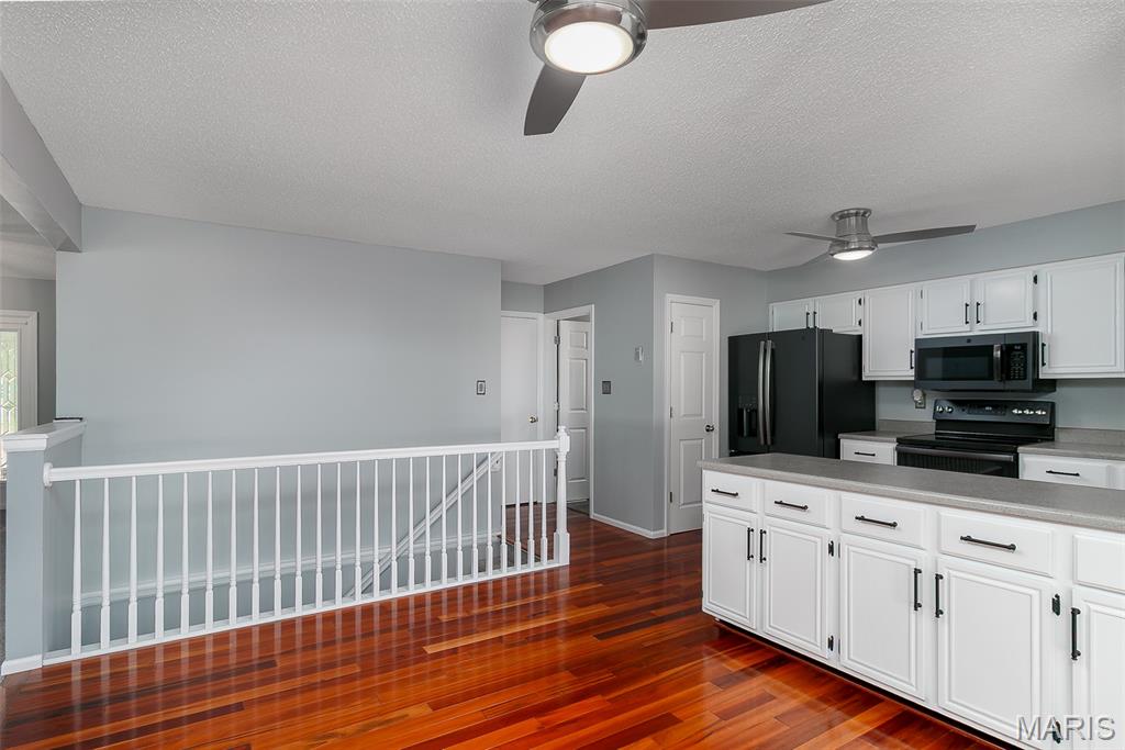 Country Crossing Manor - Residential