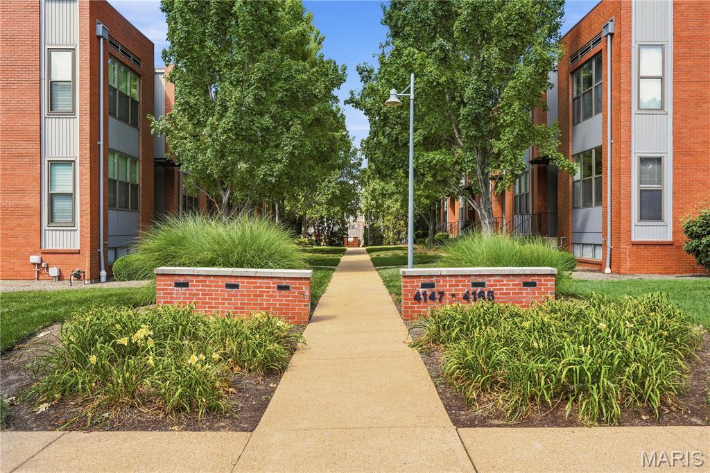 McPherson Court Twnhms - Residential