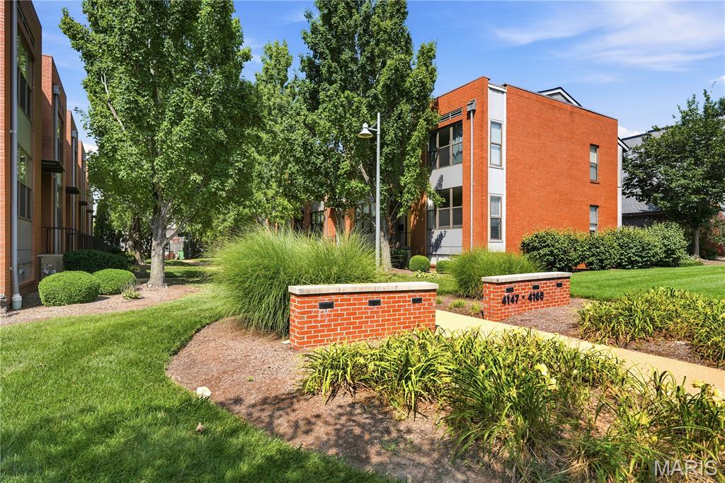 McPherson Court Twnhms - Residential