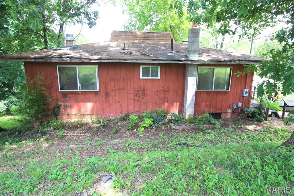 Lake Primrose opportunity! This 3 bed, 2 bath home is ready for your vision—bring your hammer and tools to make it your own. Great potential in a desirable lake setting. Don’t miss out—schedule your showing today!