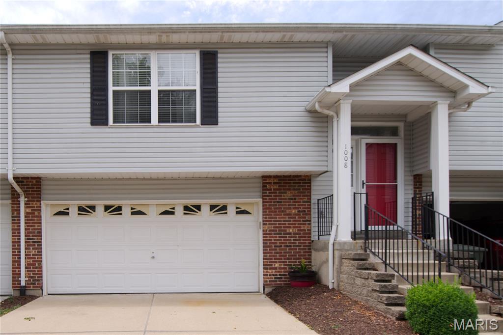 Great 2 plus Bedroom 3 full bath split level home featuring vaults, upgraded solid surface kitchen counters, sky lights, new carpeting in Primary bedroom, Fully remodeled Primary bathroom. Entire unit freshly painted.  2 car garage. Deck and lower level patio. New gas hot water heater. Short walk to shopping, Church, volleyball, and restaurant's. Fast access to highway 70.  HOA is $234 monthly! Come take a look.
