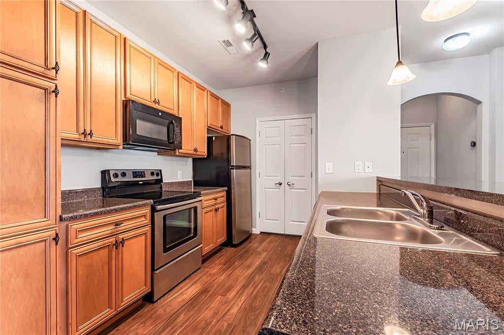 Bridgewater Cove A Condo 8th - Residential