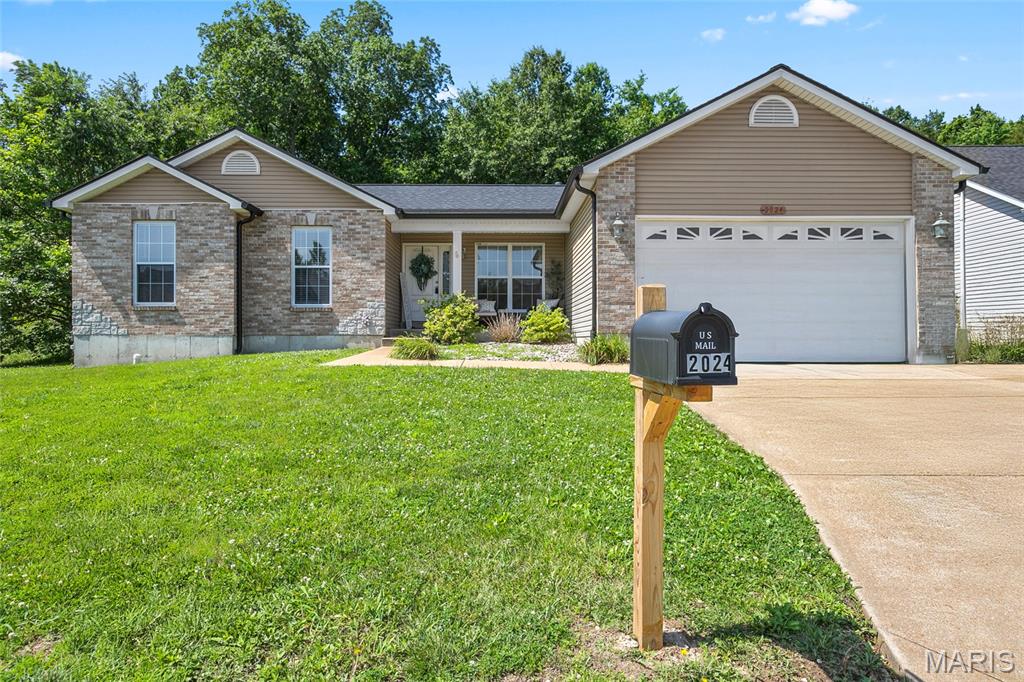 Welcome home to this beautiful 3-bedroom, 2-bath ranch nestled in the desirable community of Barnhart. Built in 2024, this modern home offers the perfect blend of comfort, style, and convenience with the peace of mind that comes with newer construction.
Step inside to an open-concept floor plan featuring a spacious living area, abundant natural light, and a seamless flow into the kitchen and dining spaces—perfect for entertaining family and friends. The kitchen offers modern finishes, ample cabinetry, and plenty of counter space for everyday living.
The primary suite provides a private retreat with an en-suite bath and generous closet space, while two additional bedrooms offer flexibility for family, guests, or a home office. A second full bath and convenient main-floor living make this home both functional and inviting.
Situated in a growing neighborhood with easy access to shopping, dining, schools, and major highways, this move-in-ready ranch is ideal for first-time buyers, downsizers, or anyone looking for low-maintenance living in Jefferson County.
Don't miss your opportunity to own this nearly new home in Barnhart—schedule your showing today!