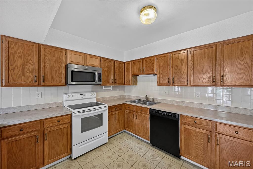 Sandalwood Creek Condo Ph Four- - Residential