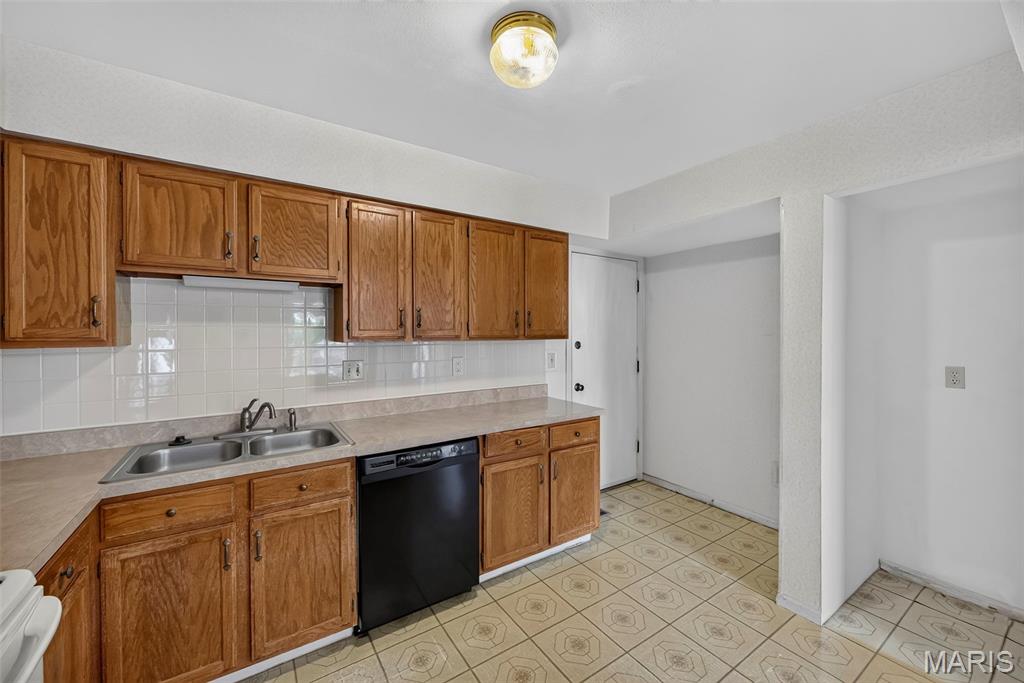 Sandalwood Creek Condo Ph Four- - Residential