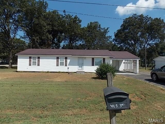 well maintained 3 bedrooms 2 baths, with 1538 sq ft, on a corner lot. Has both a garage and carport.