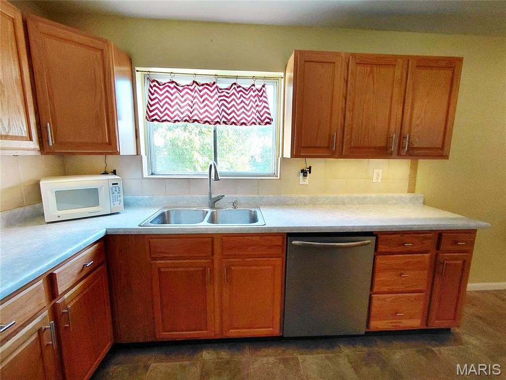Colonial Manor 4 - Residential