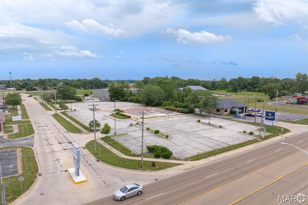 Former Site of Outback Restaurant, 1.64 Acre Lot Zoned Highway Business, Great Development Site, 130 of Frontage on North Illinois, High Traffic Highway, Possible uses include, Restaurant, Car Wash, Automotive Sales and Retail. Call Brokers for Site Plan