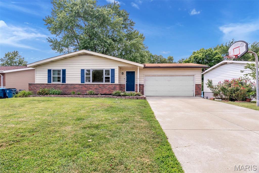 Welcome to this well-loved 3-bed, 1.5-bath South County home that is move in ready and waiting for you! With easy access to I-55, a quiet residential setting, and thoughtful updates throughout, this home is an ideal opportunity for first-time buyers or anyone seeking comfortable, move-in-ready living. Inside, you’ll find a bright and functional layout with separate living and dining rooms, a fully equipped kitchen, and new carpet in the bedrooms. The full bath was remodeled in 2021 with a walk-in shower and the en-suite half bath received an upgrade in 2026. The living spaces flow easily, offering room to gather, relax, and make the home your own. The unfinished walk-out basement provides excellent space for storage, but if you need room to grow or want additional living space you’ve got the perfect opportunity to bring your vision to life! Outside, enjoy a fenced backyard that backs to mature woods, offering privacy and a peaceful natural backdrop. Centrally located just minutes from shopping, dining, schools, and amenities. This beautiful home at 5537 Valleyside Lane is ready for its next chapter. Will you be the one to write it? Opportunities like this don’t come around often. Schedule your showing today!  Showings start at 9 am on Friday Aug 14.