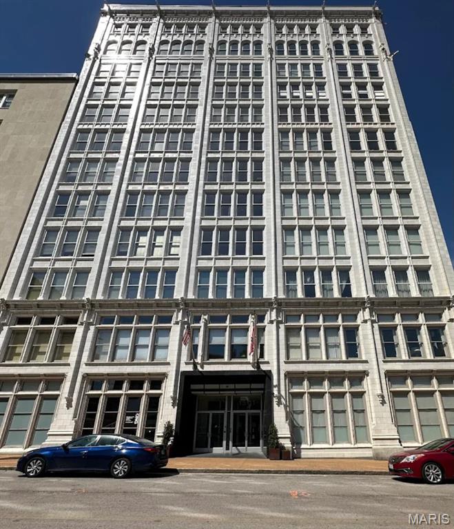 Welcome home to the historic Terra Cotta Lofts, where stunning city views meet modern luxury and a truly incredible financing opportunity! This beautifully updated 1-bedroom, 1-bath unit offers the perfect blend of style and downtown St. Louis living.
Unheard-of Financing Advantage: Secure this fantastic condo with an assumable FHA mortgage at an unbelievable 2.83% interest rate! Don't miss this chance to lock in a payment far below current market rates.
Recently Updated with gorgeous countertops, sleek black appliances, and custom cabinetry, offering both beauty and function.
Enjoy spectacular views of Washington Avenue and the iconic City Museum from the expansive living room windows. This is urban living at its finest!
The current owner's total monthly payment for PITI (Principal, Interest, Taxes, Insurance) and HOA is under $1,200, making downtown living exceptionally affordable.
Walk out your door into the heart of the action! Located in the vibrant Loft District, you are just minutes from the new St. Louis CITY SC Soccer Stadium (CITYPARK) and surrounded by the best restaurants, bars, and entertainment on Washington Avenue. Enjoy a short walk to Busch Stadium and all the premier amenities that downtown St. Louis has to offer.
Don't let this rare combination of prime location, modern updates, and an assumable low-interest loan slip away! Schedule your showing today.
Disclaimer: Buyer must qualify for the FHA assumable mortgage. Contact your lender or agent for details on the assumption process and equity requirements.