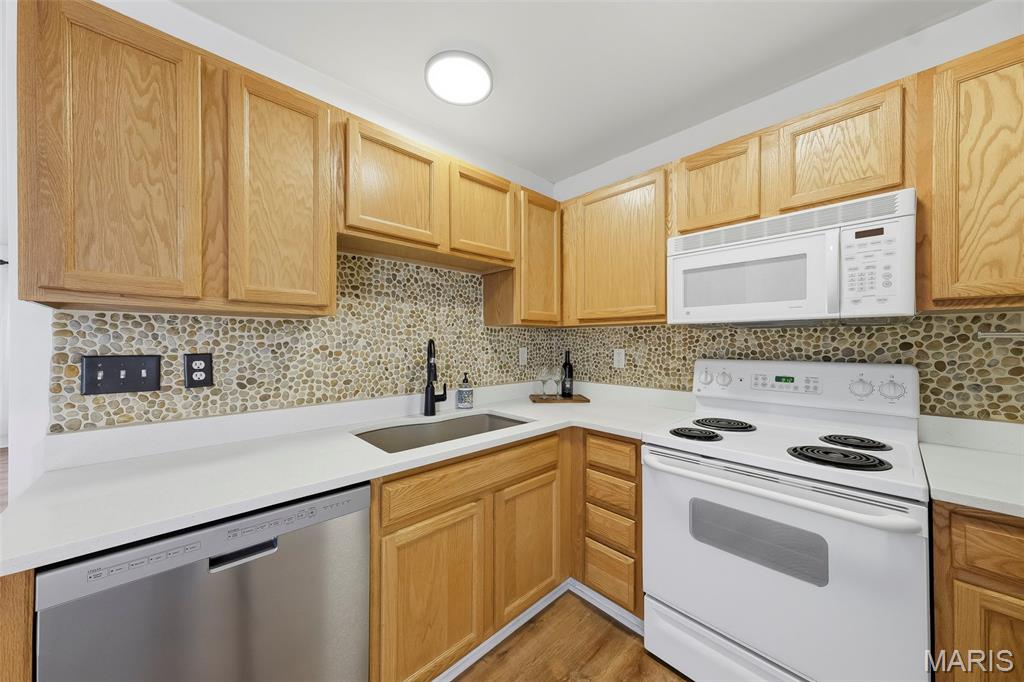Brownstone Village At Thornbury #2 - Residential
