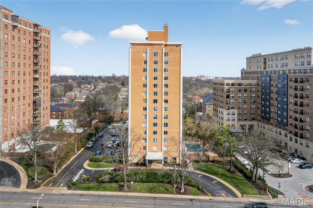 Hanley Towers Condominium - Residential