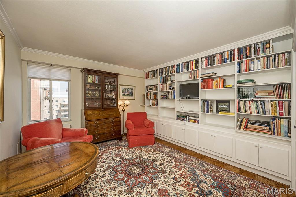 Hanley Towers Condominium - Residential
