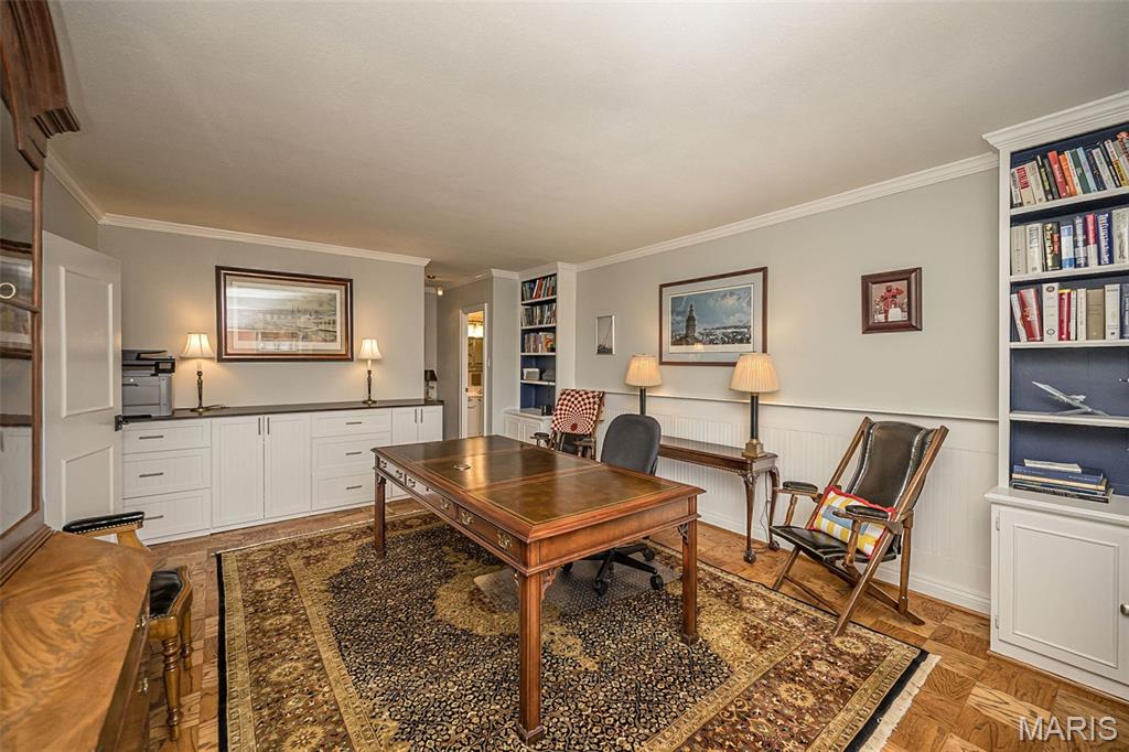 Hanley Towers Condominium - Residential