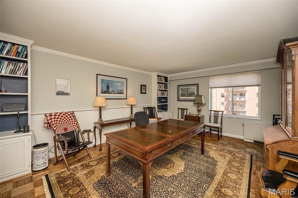 Hanley Towers Condominium - Residential