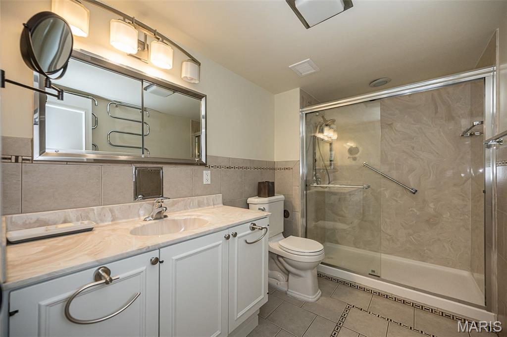 Hanley Towers Condominium - Residential