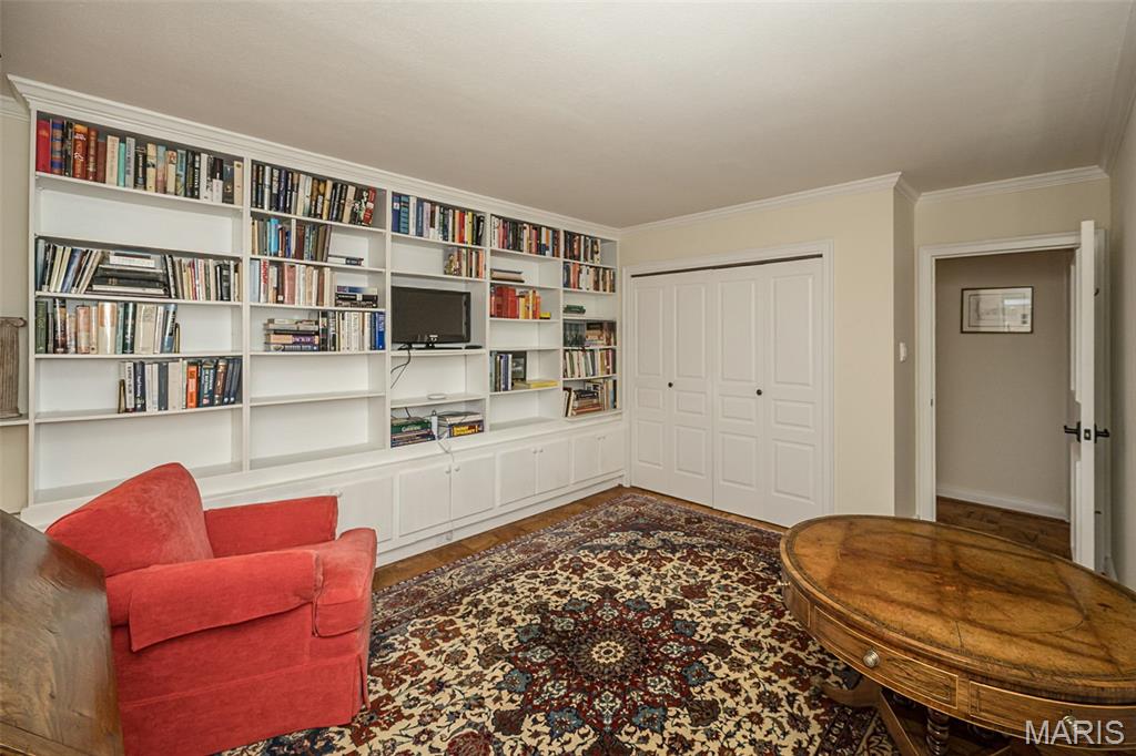 Hanley Towers Condominium - Residential