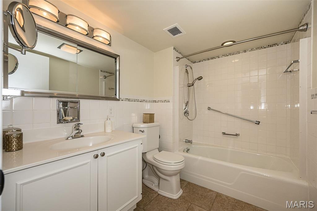 Hanley Towers Condominium - Residential
